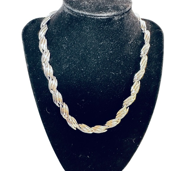 Vintage Trifari Necklace Textured Silver Tone Choker Collar 15 inch - Picture 2 of 11